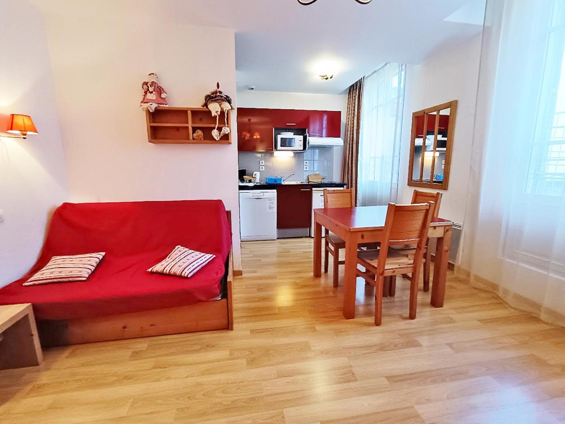 Le Bouquetin, Studio, Centre Luchon, Wifi, Casier A Skis, Ascenseur, 3 Personnes Bagnères-de-Luchon Екстериор снимка